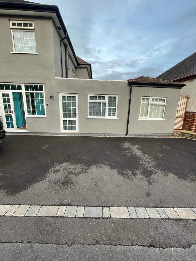 Homestay 1Bedroom In Family Home With Tiny Wet Room And Own Entrance Birmingam Exterior foto
